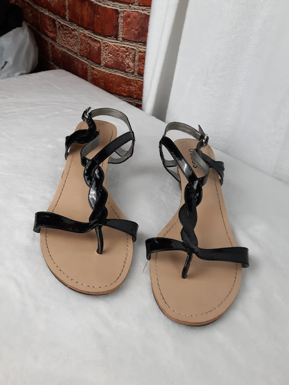 Guess Women's Black Strappy Sandals Size 10M